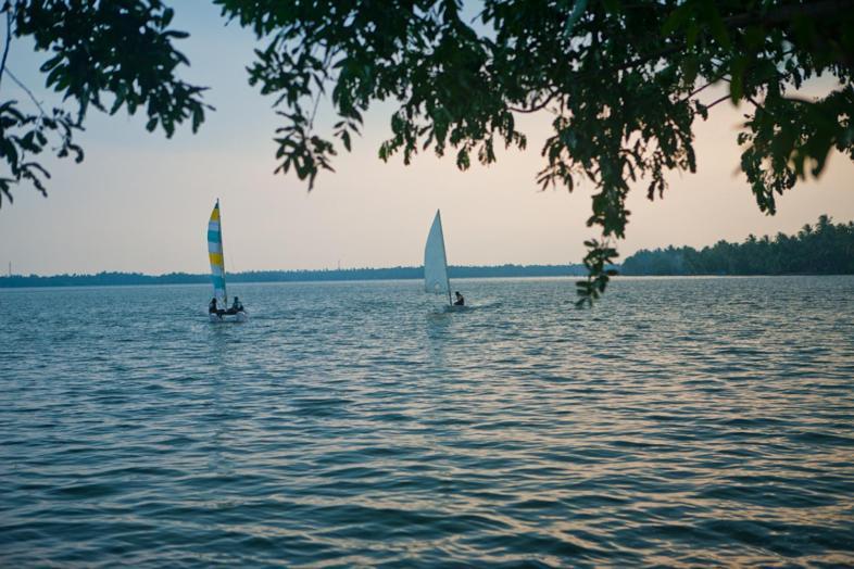 Отель Olam On The Lake Коччи Экстерьер фото